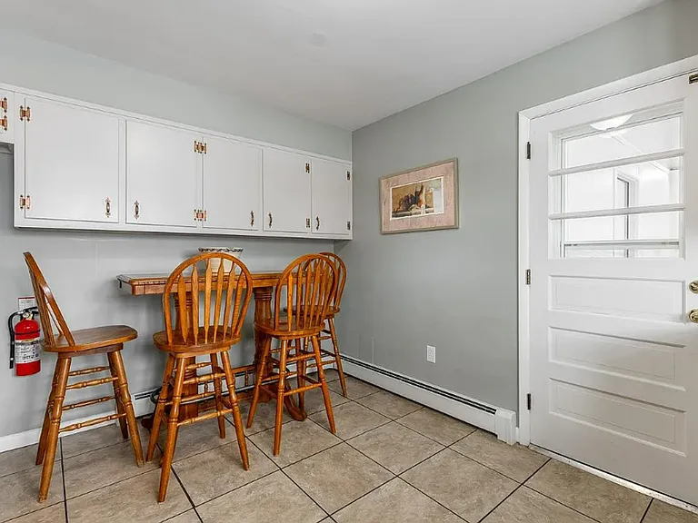 1343 Harris St — Photo 9