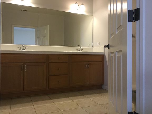 2nd image of 610 Sunrise Dr Unit 5F