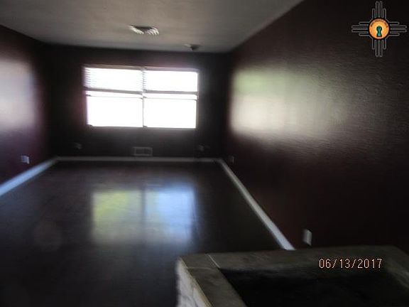 5th image of 927 Sandia Dr