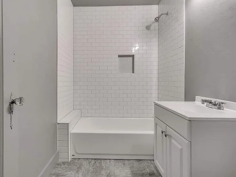 841 NE 26th St — Photo 24