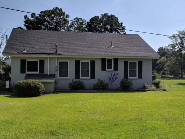 428 Fountain Lake Dr, Eutawville, SC 29048