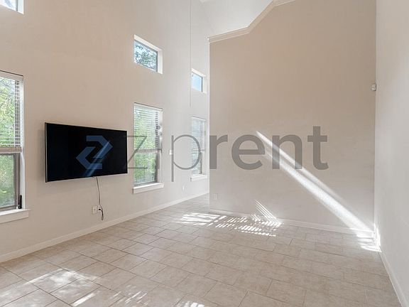 3rd image of 2001 Faro Dr APT 28