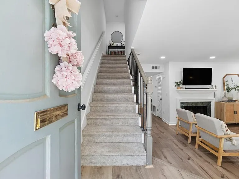 140 Amherst Pl NW — Photo 2