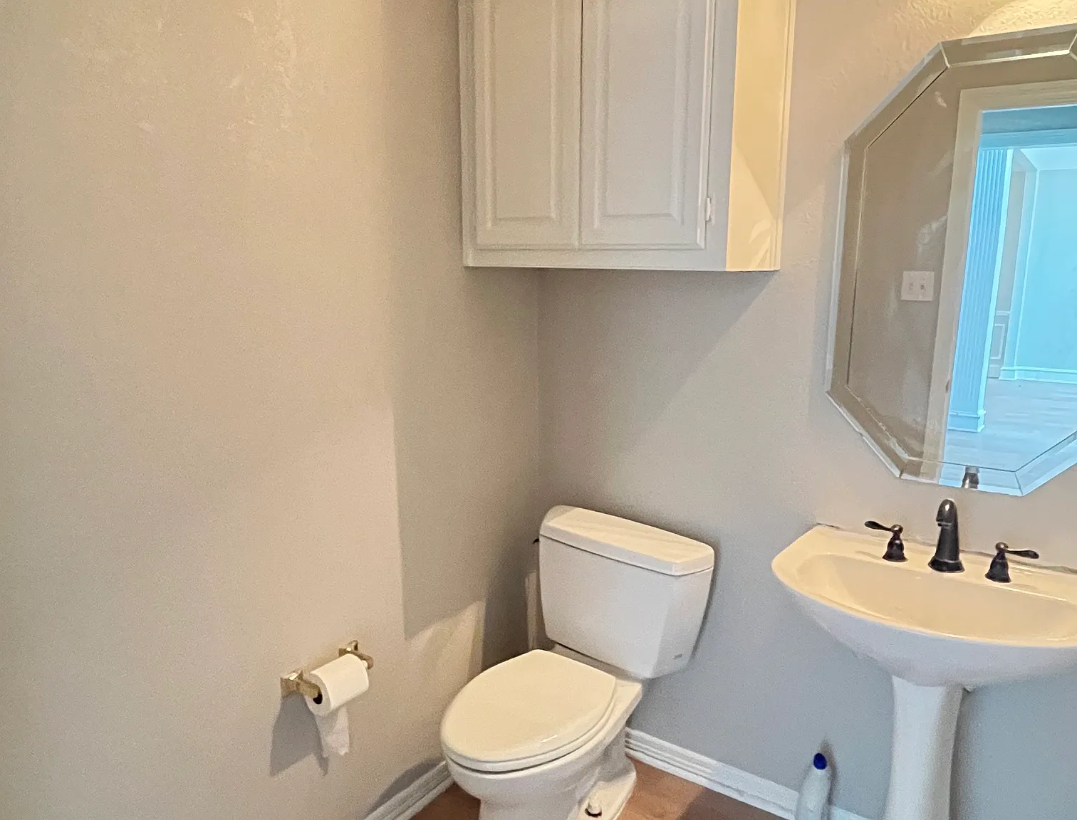 4 bed, 2847 sqft, $2,850 — Photo 2