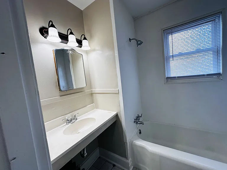 160 Dupont Cir #A — Photo 17