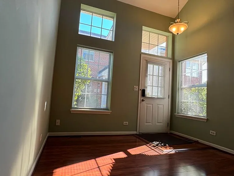FAMILY ROOM/DINING AREA