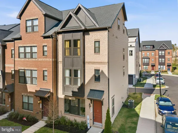 2843 Hokie Ln, Alexandria, VA 22306