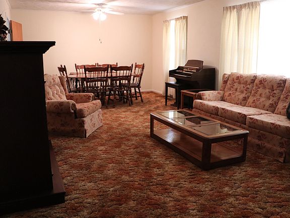 3rd image of 108 Oak Rd