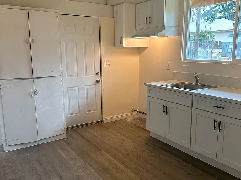 1215 E Central Ave — Photo 9