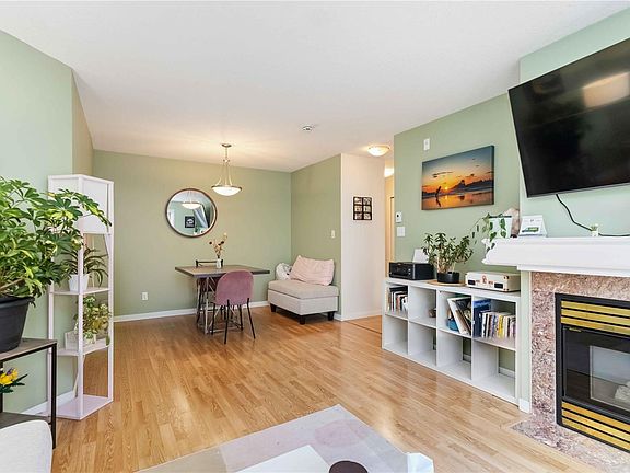 4th image of 1710 Fort St #203