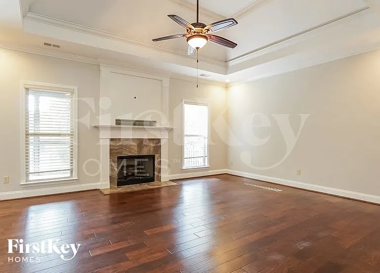 606 Park Lake Cir — Photo 4