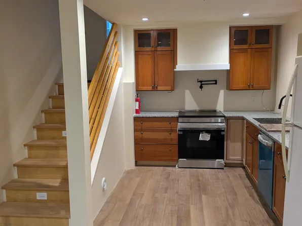 2045 Pimmit Dr, Falls Church, VA 22043