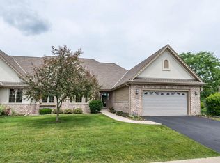 212 Eagles Cove Cir, North Prairie, WI 53153
