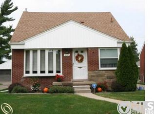 19227 Rolandale St, Harper Woods, MI 48225