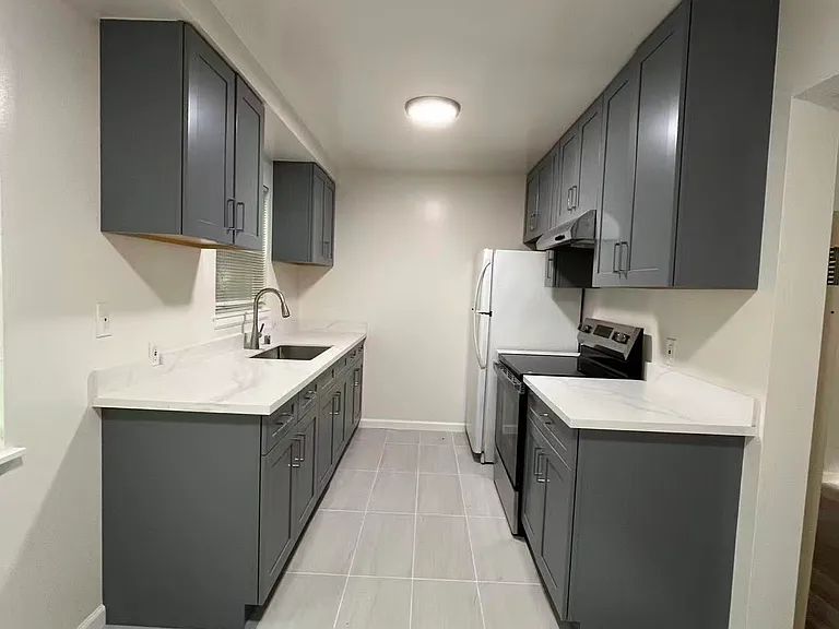 2119 Central Ave #C — Photo 5