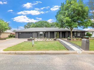 612 W Morse St, Fredericksburg, TX 78624