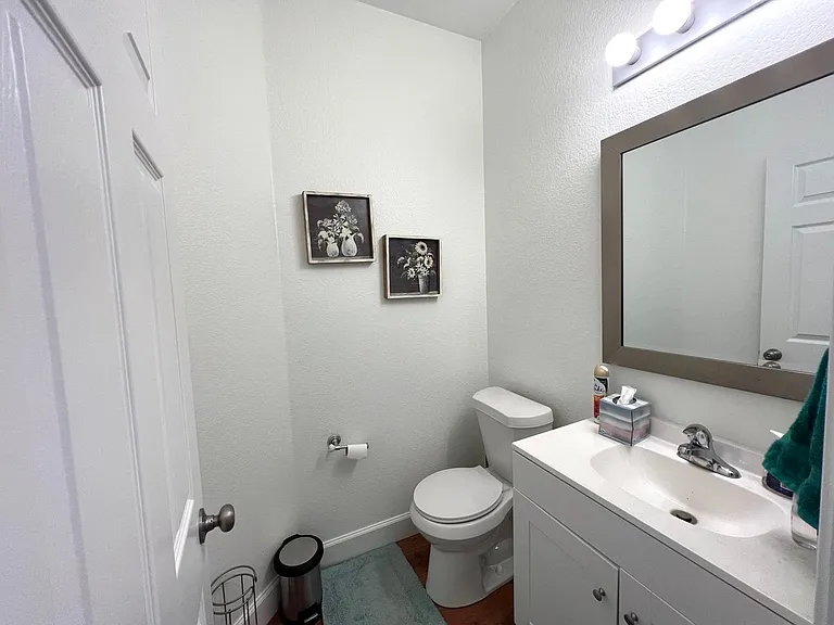 2106 Huxley Ln — Photo 14