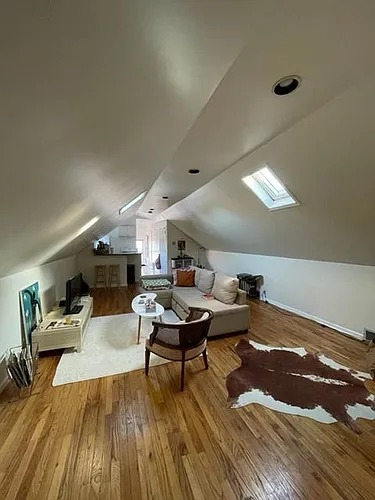 3-1021 W George St #3 Photo 1