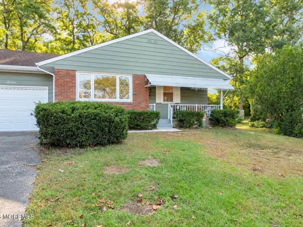 7 Bellflower Ct, Toms River, NJ 08755