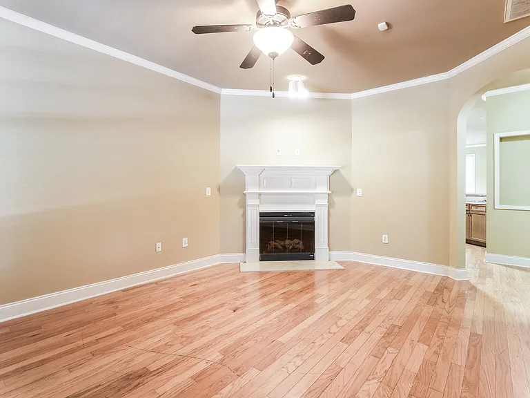4431 Dallis Ct — Photo 2