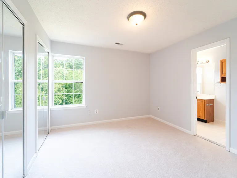 413 Lakeview Ct — Photo 31