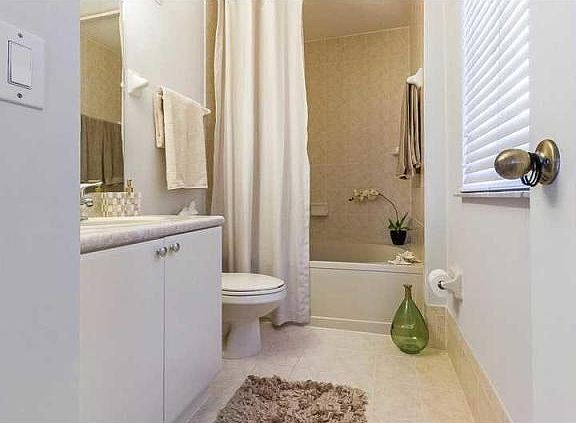 4th image of 130 Jacaranda Country Club Dr