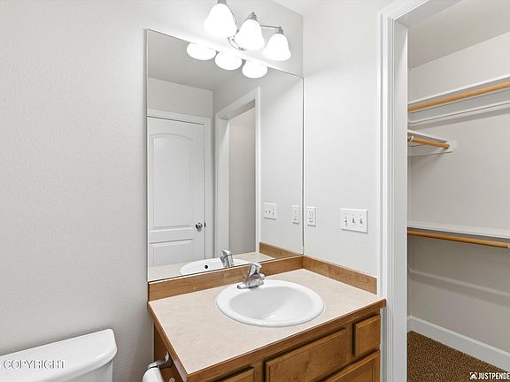 5th image of 238 Glenn Abbey Pl #18