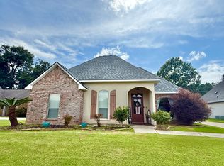 12121 Amber Lakes Dr, Greenwell Springs, LA 70739
