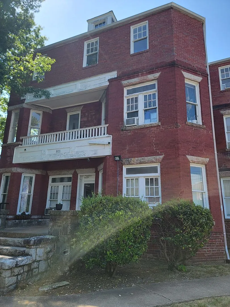 Building Photo - 811 Walker Ave