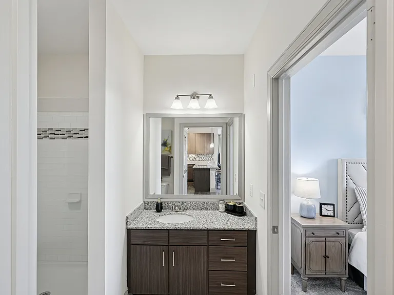 One Metrocenter — Photo 26