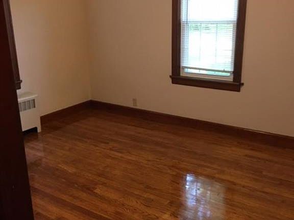 4th image of 120 Robinson Dr