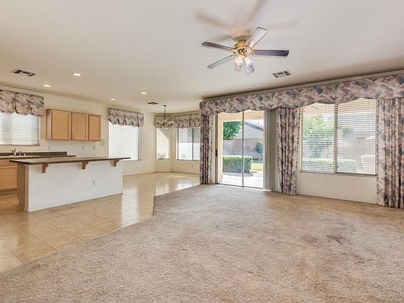 3rd image of 9339 W Tonopah Dr