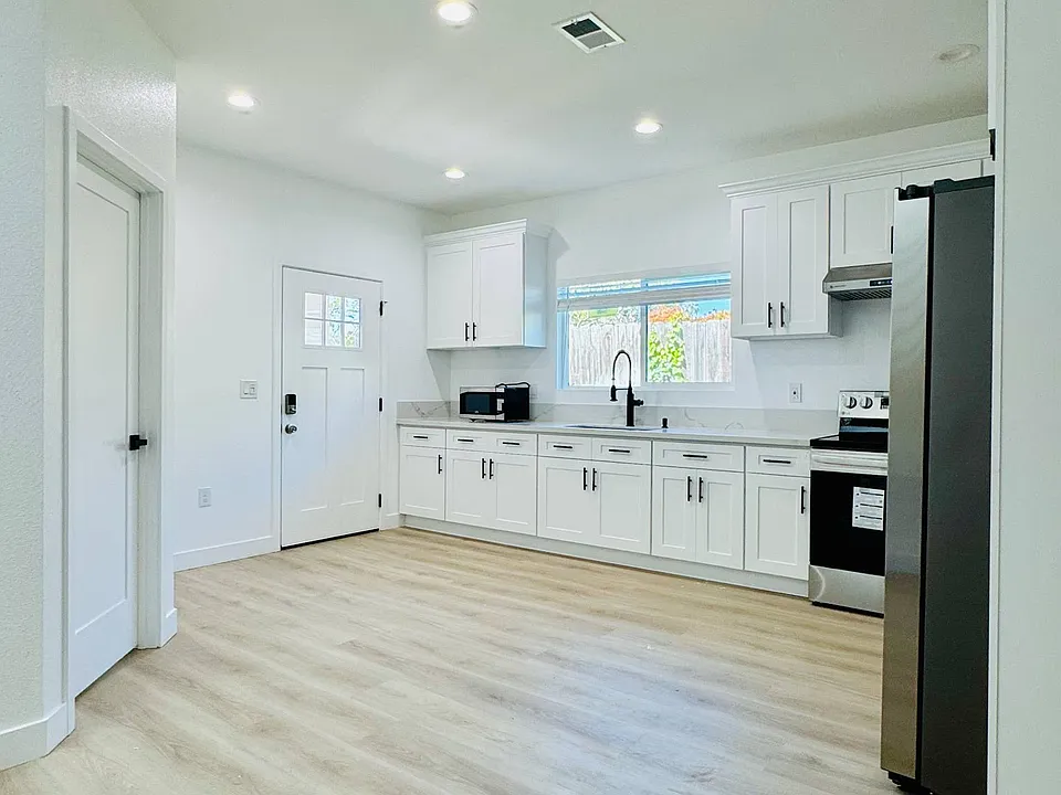4556 Seminole Dr