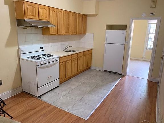 5th image of 8612 102nd St Floor 3