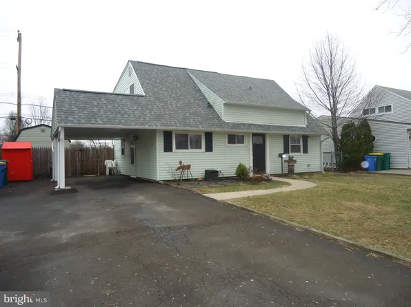 27 Crabtree Dr, Levittown, PA 19055