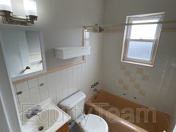 5th image of 1761 Harrison Ave Unit 6
