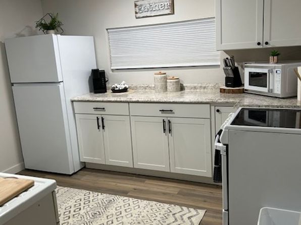 808 1/2 Howard Ave