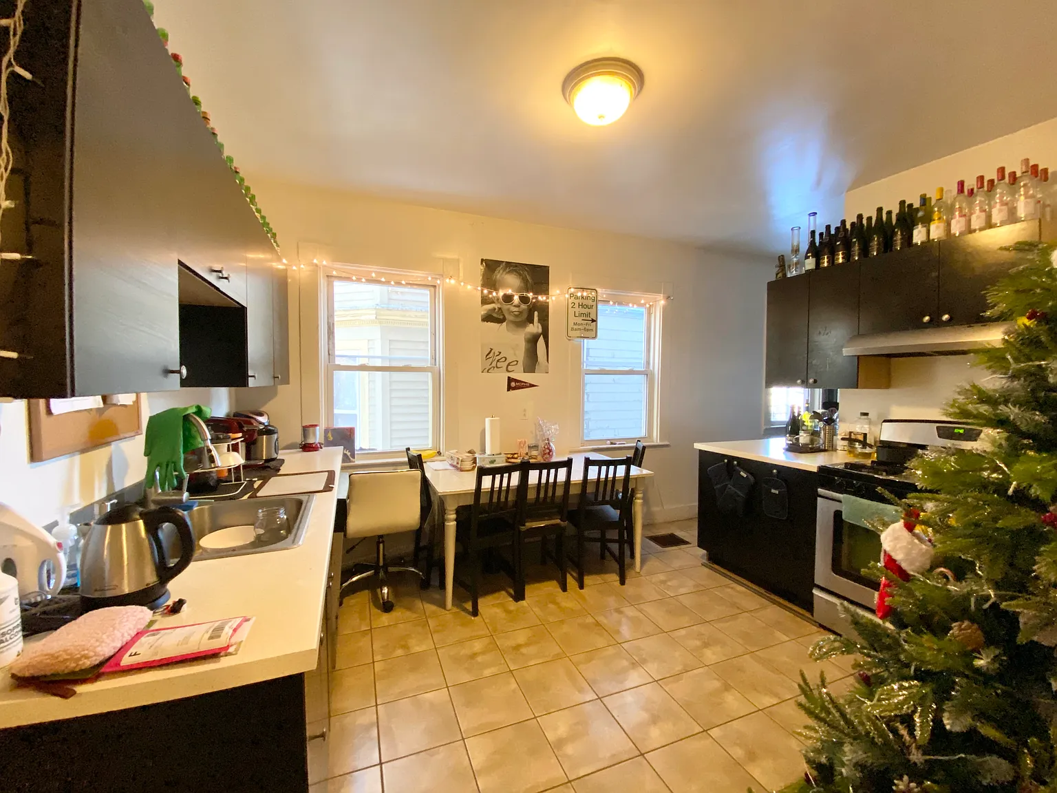 4 bed, 9999 sqft, $4,000 — Photo 2