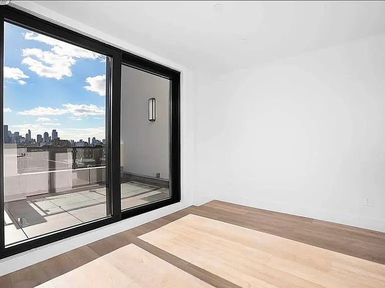 23-33 Astoria Blvd #Penthouse 1 — Photo 4