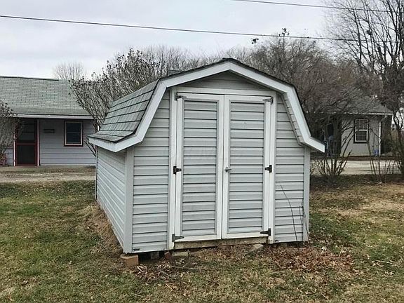 4th image of 109 S 32nd St