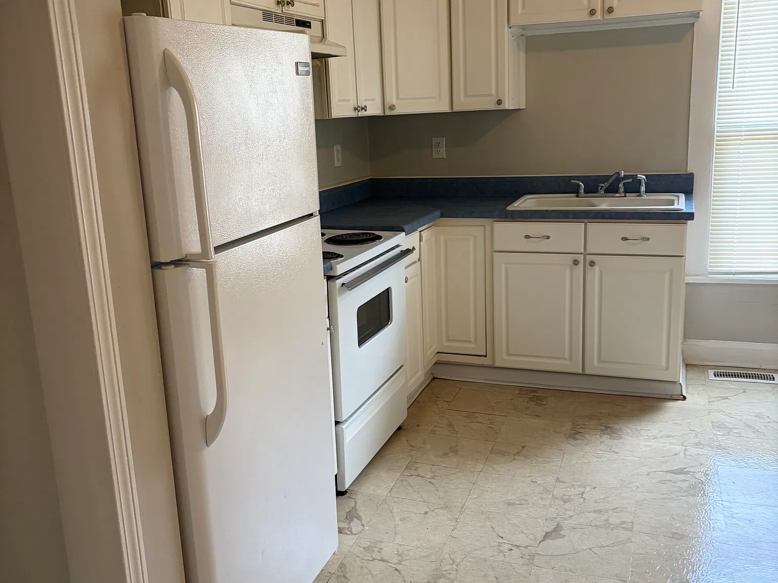2 bed, 1037 sqft, $1,199 — Photo 4