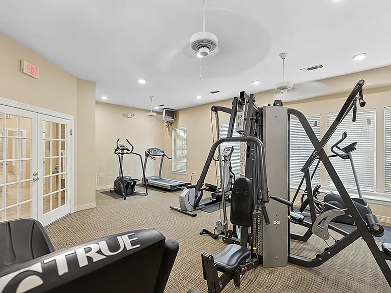Ironwood Crossing Apartments & Townhomes — Photo 8