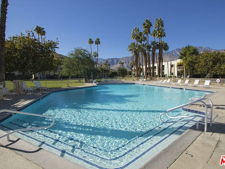 501 Desert Lakes Cir — Photo 14