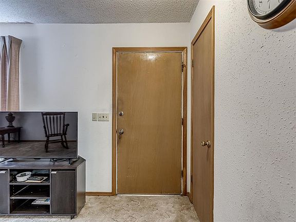 5th image of 904 Oak Park Dr