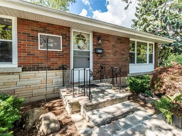 2340 Sharron St, Burlington, ON L7R 1W7