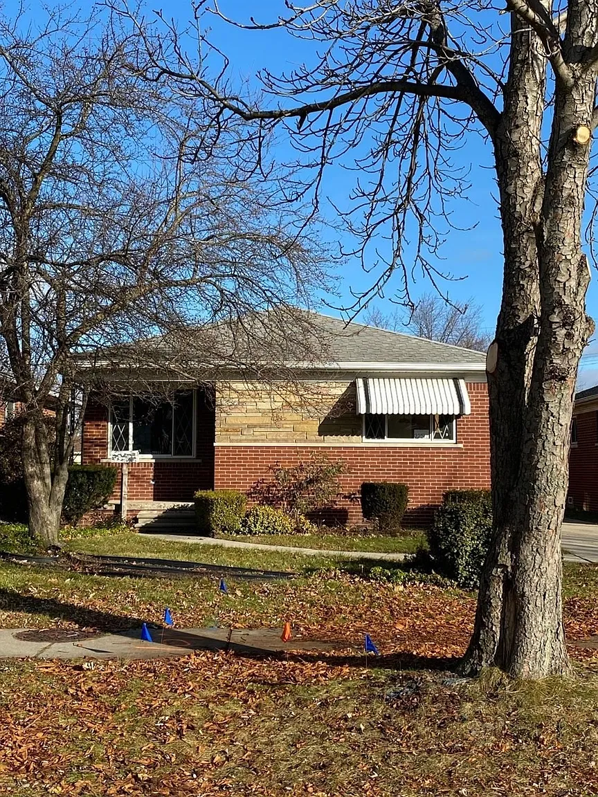22511 Colony St photo 1