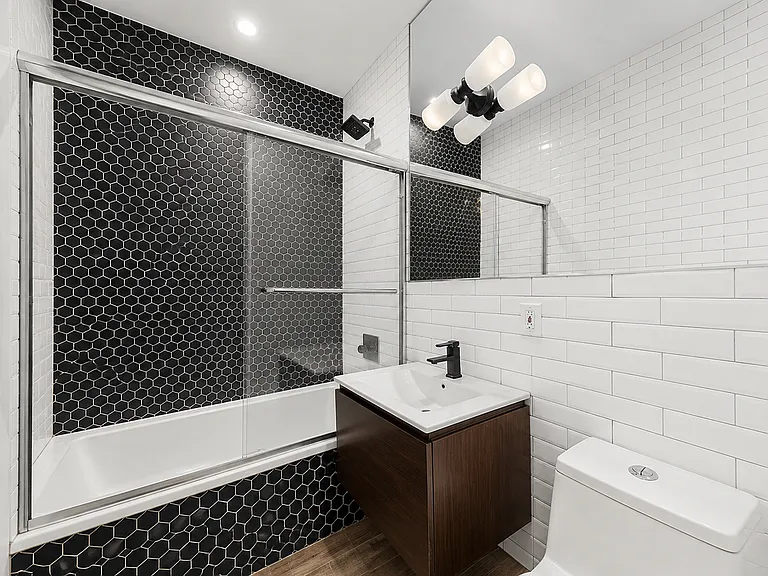 1879 Linden St #1R — Photo 7