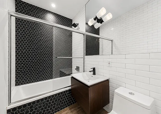 Bathroom, photo 2