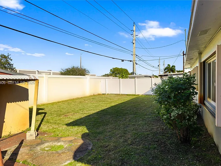 3521 NW 18th Pl — Photo 49