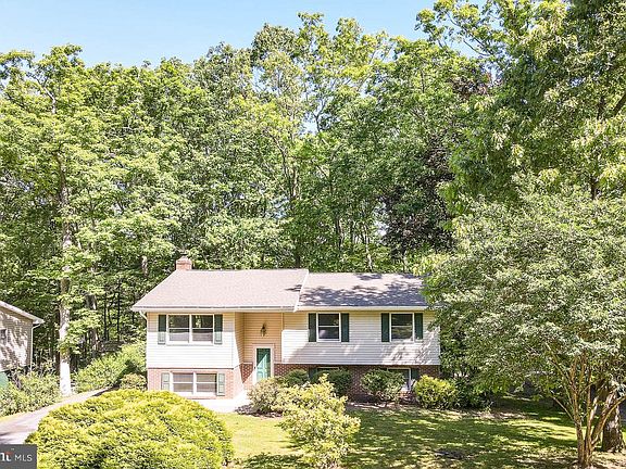 3rd image of 326 Oakley Dr
